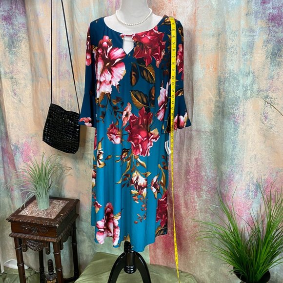 New 📌Roz & Ali  Beautiful Floral Design Dress with Bell Sleeves - Picture 5 of 13